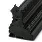 Une cartouche de toner noir pour imprimante laser, prise de côté.