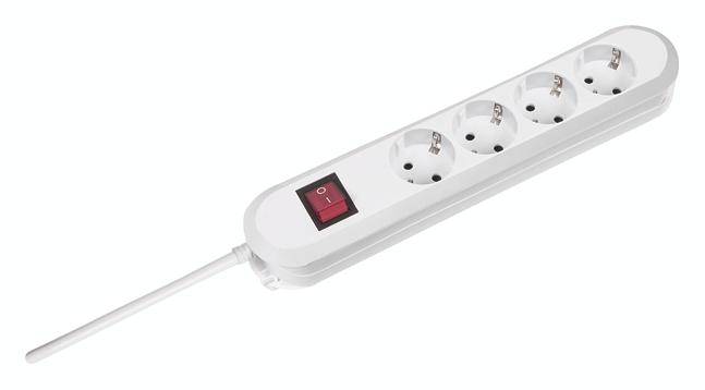 Une multiprise blanche avec quatre prises Schuko et un interrupteur marche/arrêt rouge, câble sur le côté gauche.