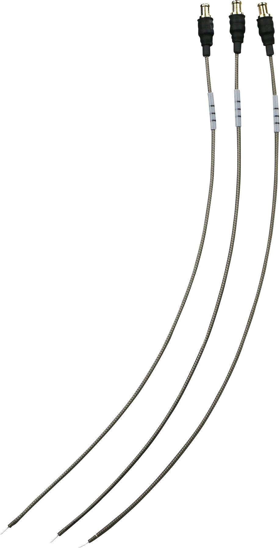 Trois câbles longs et flexibles munis de fiches à une extrémité sont disposés parallèlement les uns à côté des autres.