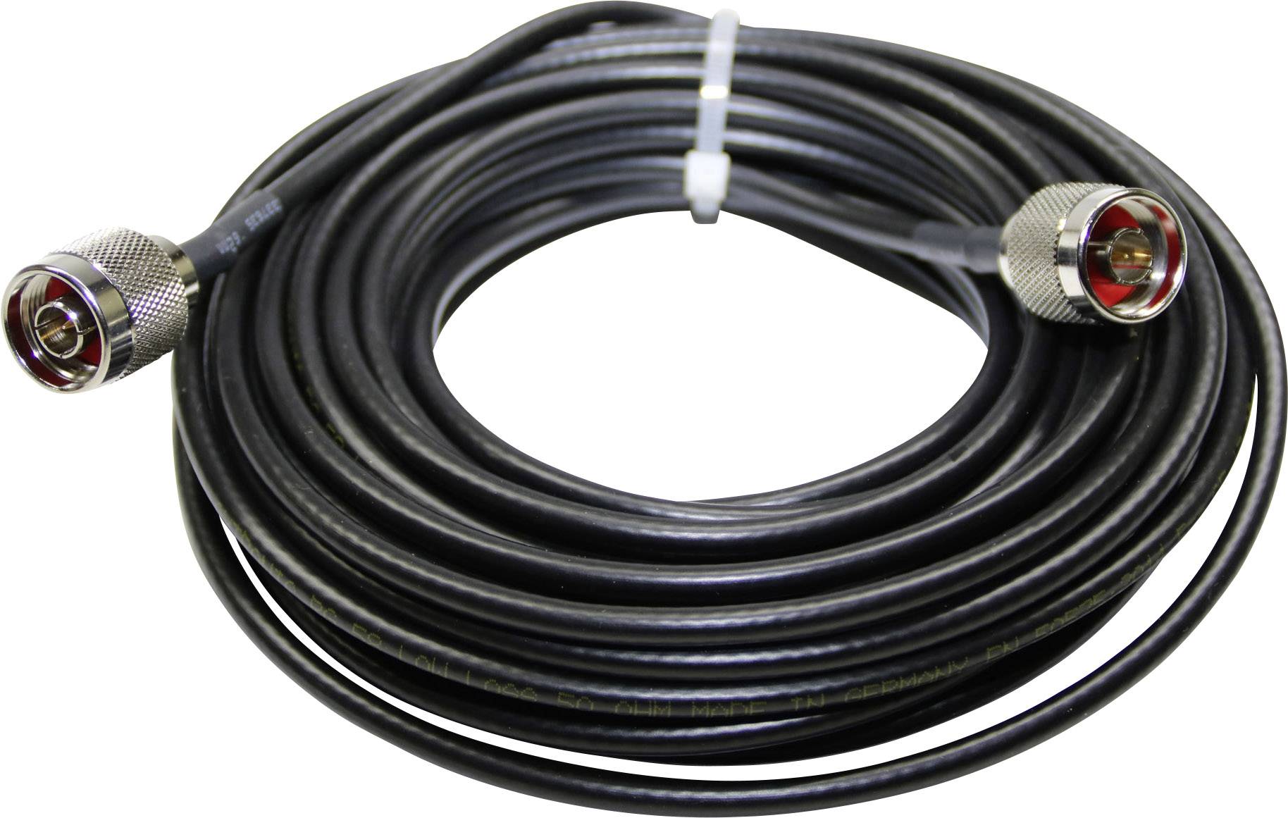 Long câble noir enroulé avec des connecteurs métalliques aux deux extrémités, adapté pour les connexions électroniques.