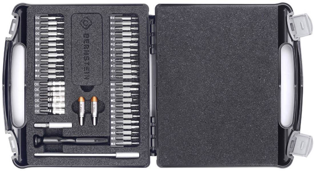 Boîte à outils : Contient divers embouts de tournevis, une poignée et deux petites bouteilles. Rangés de manière sûre et organisée.