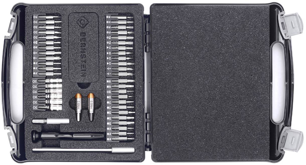 Mallette à outils contenant divers embouts de tournevis, manches de tournevis, pince et piles, ouverte dans un étui en plastique.