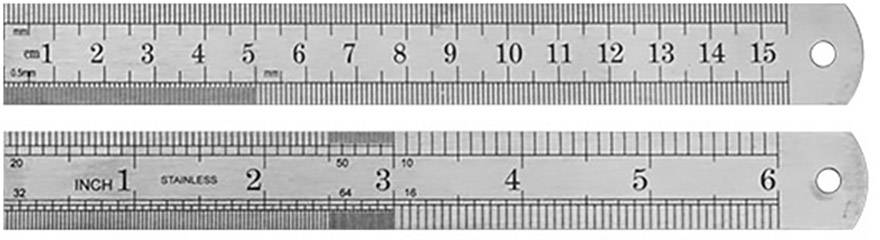 Deux règles métalliques avec des échelles en centimètres et en pouces ; celle du haut indique de 0 à 15 cm, celle du bas de 0 à 6 pouces.