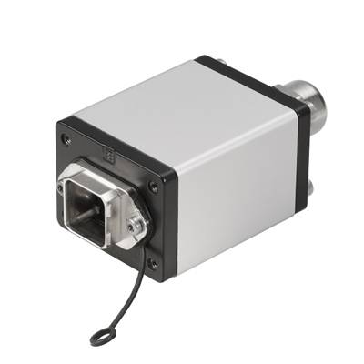 Dispositif électronique gris, rectangulaire, doté d'un raccordement tubulaire et d'un câble. Probablement un composant d'un système industriel.