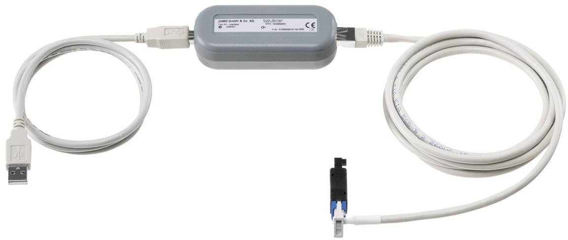 Un câble de connexion USB gris avec un adaptateur au milieu, deux fiches USB et un petit adaptateur noir à l'extrémité.