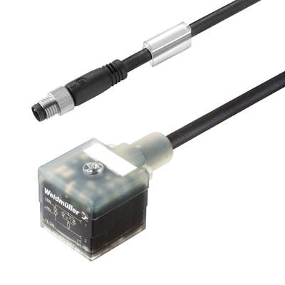 Câble de connexion avec deux connecteurs différents. Un connecteur est à quatre pôles, l'autre est transparent. Utilisé pour les connexions électroniques.