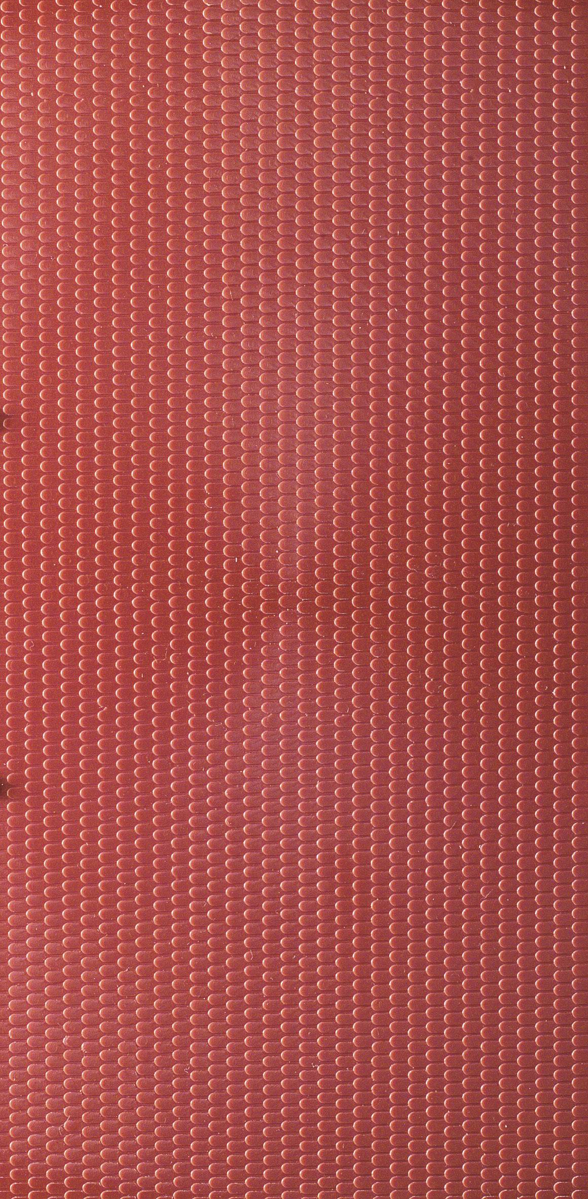 Tissu rouge avec un motif en nid d'abeille uniforme.