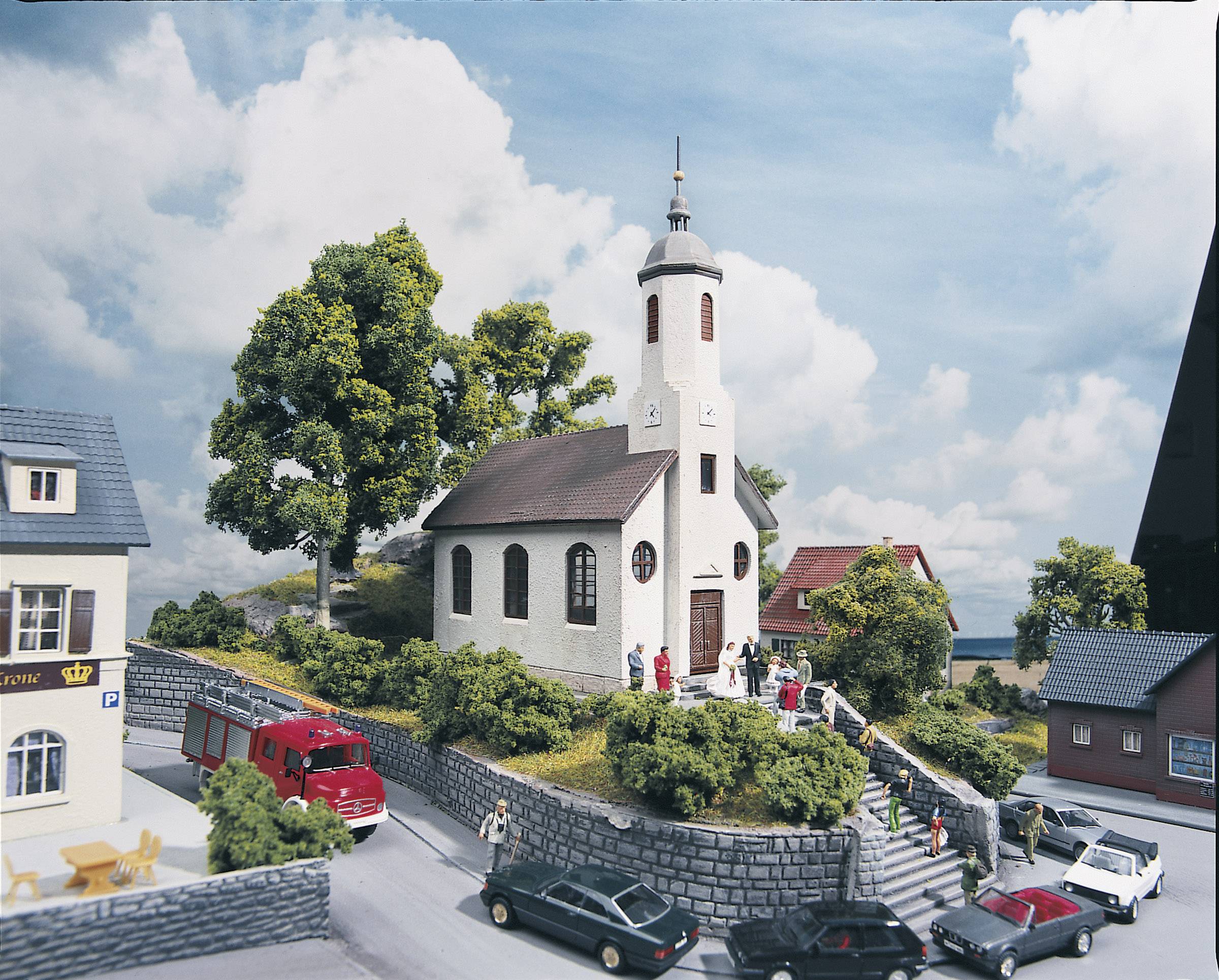 Eglise de village St. Luc Piko H0 61825 kit H0