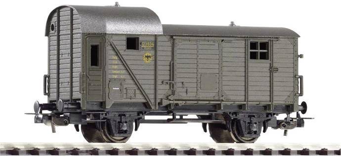 Un wagon de marchandises gris sur un tronçon de voie ferrée. Le wagon a une toiture semi-circulaire et des portes coulissantes de chaque côté.