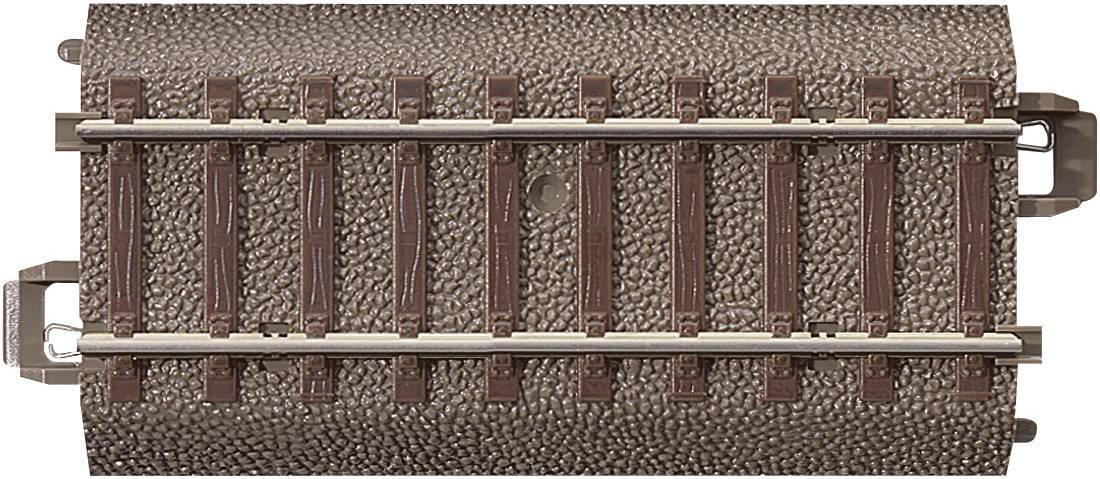 Un court morceau de rails de chemin de fer miniature sur un lit de ballast brun, utilisé pour la construction de maquettes ferroviaires.