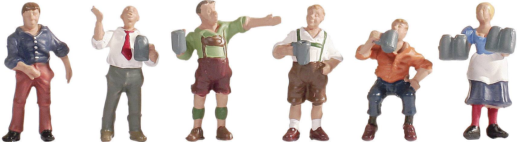 Six figurines miniatures dans différents costumes traditionnels bavarois, tenant des chopes à bière et se tenant dans des poses joyeuses.