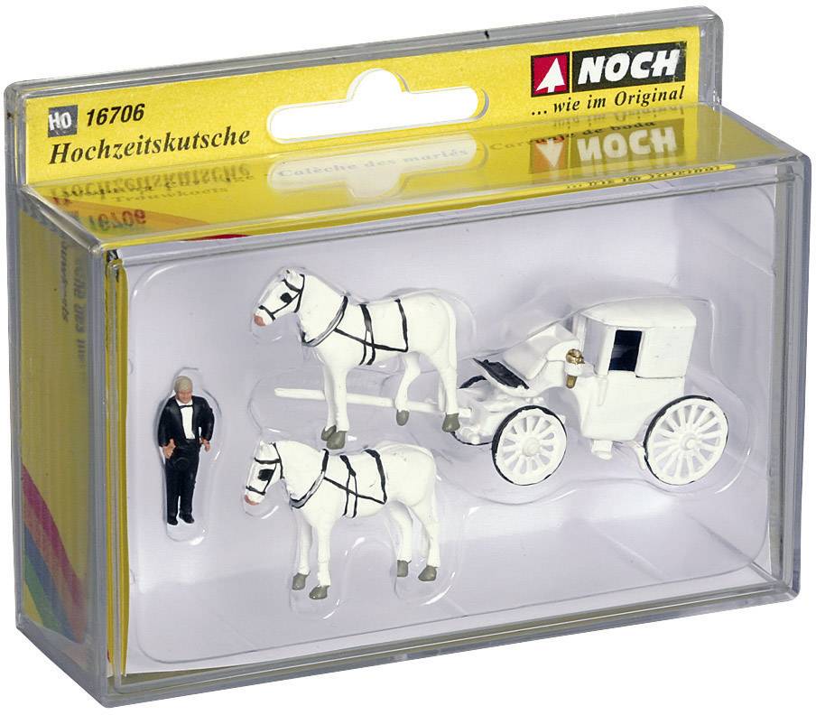 Attelage de mariage miniature emballé avec deux chevaux blancs et un homme en costume, à l'échelle H0.