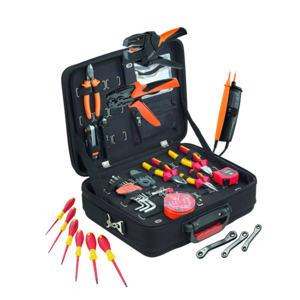 Une boîte à outils ouverte contenant divers outils manuels tels que des tournevis, des pinces et des clés à molette, organisée et prête à l'emploi.