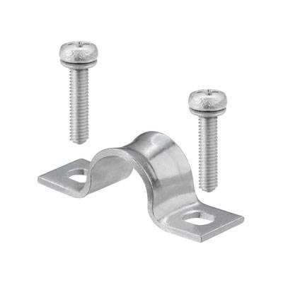 Support métallique avec deux vis, probablement utilisé pour fixer des tuyaux ou des câbles sur des surfaces.