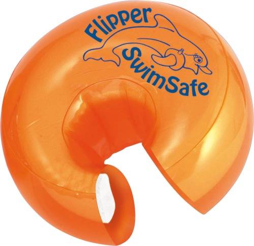 Un brassard de natation orange portant l'inscription 'Flipper SwimSafe' et arborant un motif de dauphin.