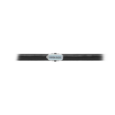 Une ceinture noire avec un autocollant portant l'inscription 'WKM 8/20'.