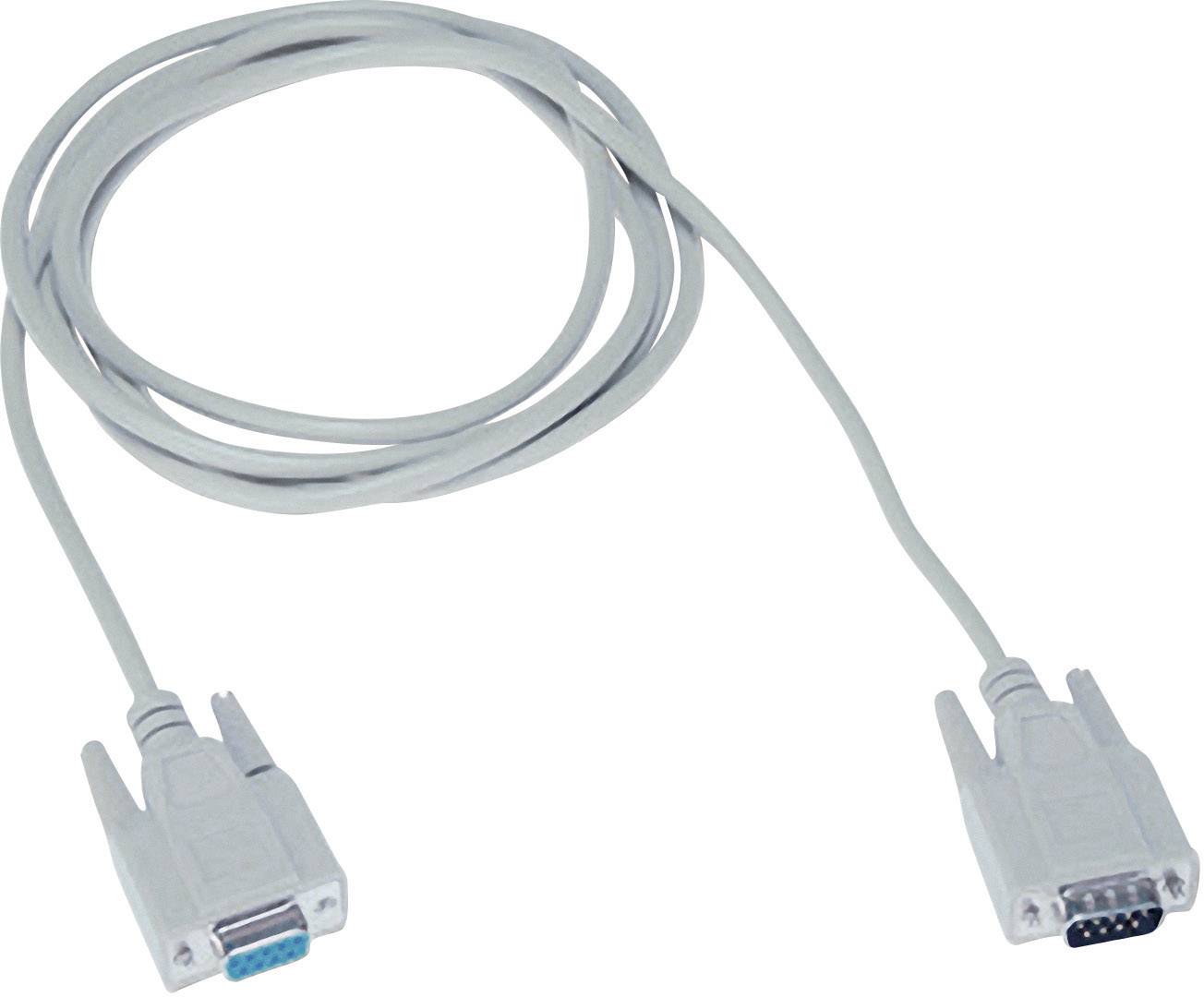 Un câble gris RS-232 avec une fiche et un connecteur utilisés pour la transmission de données série.