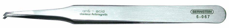 Pince à épiler en métal à pointe courbée, gravée avec 'inox - acid Acier inoxydable Antirouille' et 'BERNSTEIN 5-067'.