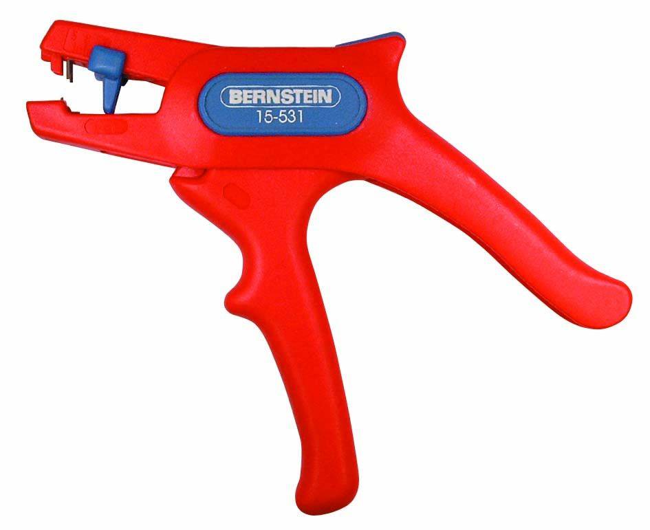 Pince à dénuder rouge avec des touches bleues, portant l'inscription 'Bernstein 15-531'. Adaptée pour retirer l'isolation des câbles.