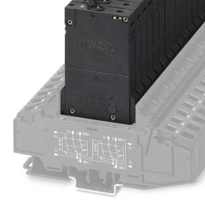 Module électronique noir dans un logement sur une base grise, avec des schémas de circuit et des connexions, probablement destiné à un usage industriel.
