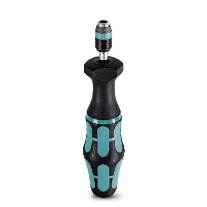 Un tournevis à poignée ergonomique et tête interchangeable, présenté sur un fond blanc.