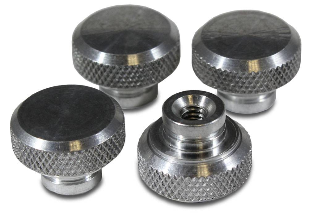 Quatre vis à bouton métalliques à bord cannelé et surface brillante, adaptées pour un serrage manuel dans des applications techniques.