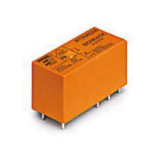 Un relais électromécanique orange avec plusieurs bornes sur sa face inférieure, posé sur une surface blanche.