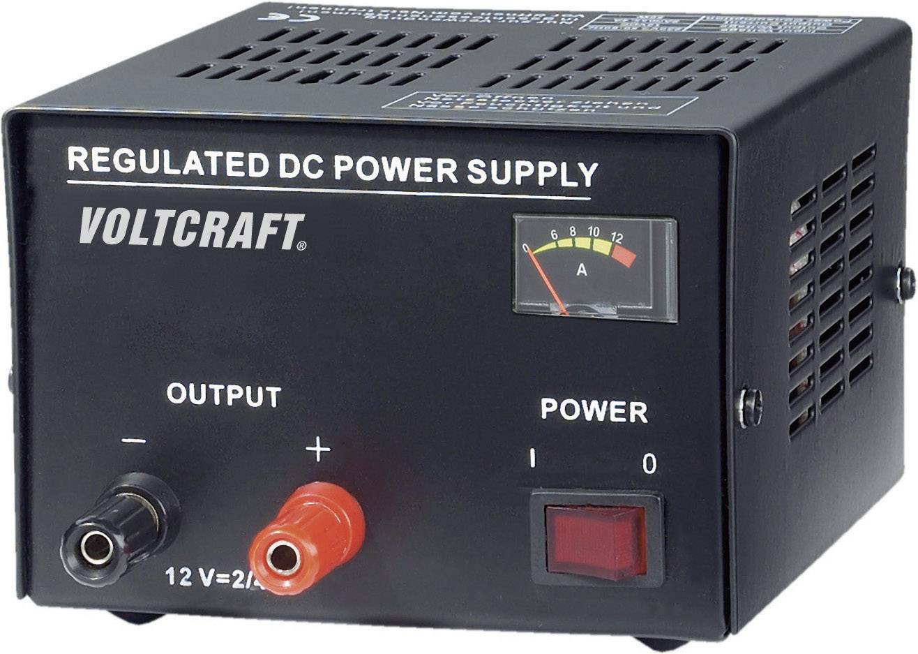 Bloc d'alimentation à courant continu réglable avec le logo Voltcraft. La face avant présente les bornes de sortie, un interrupteur et un ampèremètre.