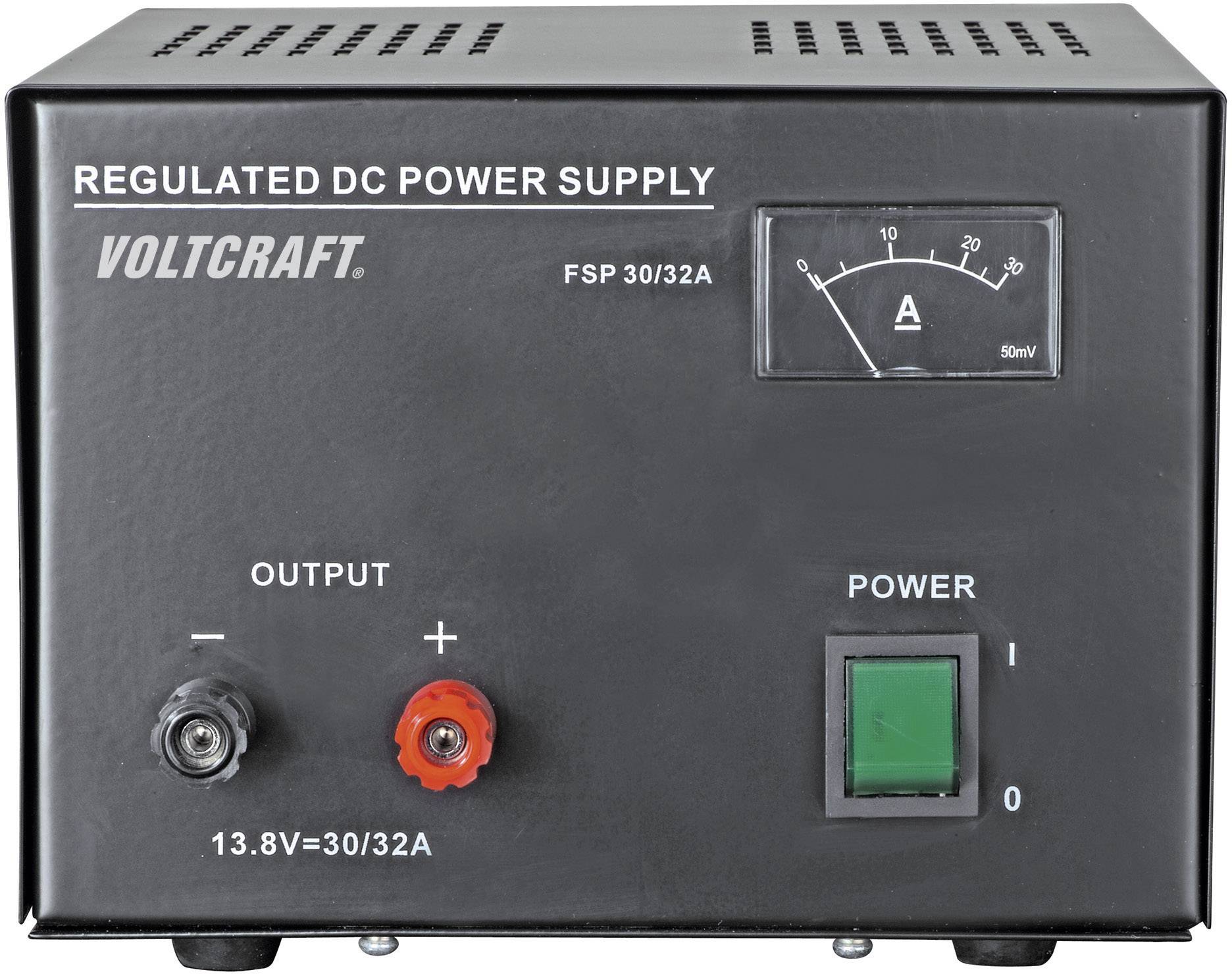 Un bloc d'alimentation DC régulé avec ampèremètre, modèle 'Voltcraft FSP 30/32A'. Il dispose de sorties et d'un interrupteur vert.