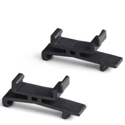 Deux pièces en plastique noir avec un design en forme de L, probablement des supports ou des clips, sur un fond blanc.