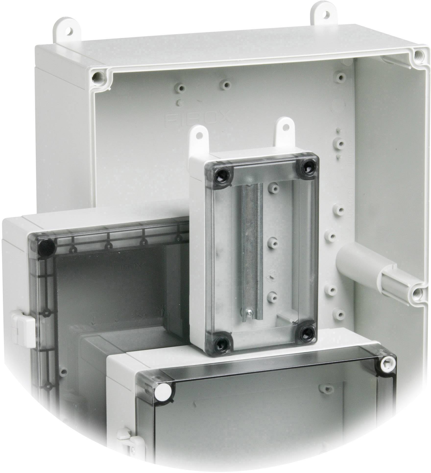 Plusieurs boîtiers de distribution électrique rectangulaires gris en plastique de différentes tailles, présentés ouverts.