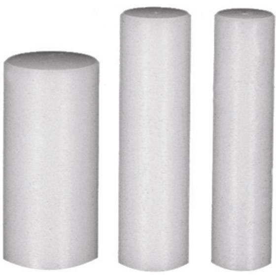 Trois objets cylindriques identiques alignés, d'apparence gris clair, posés sur une surface blanche.