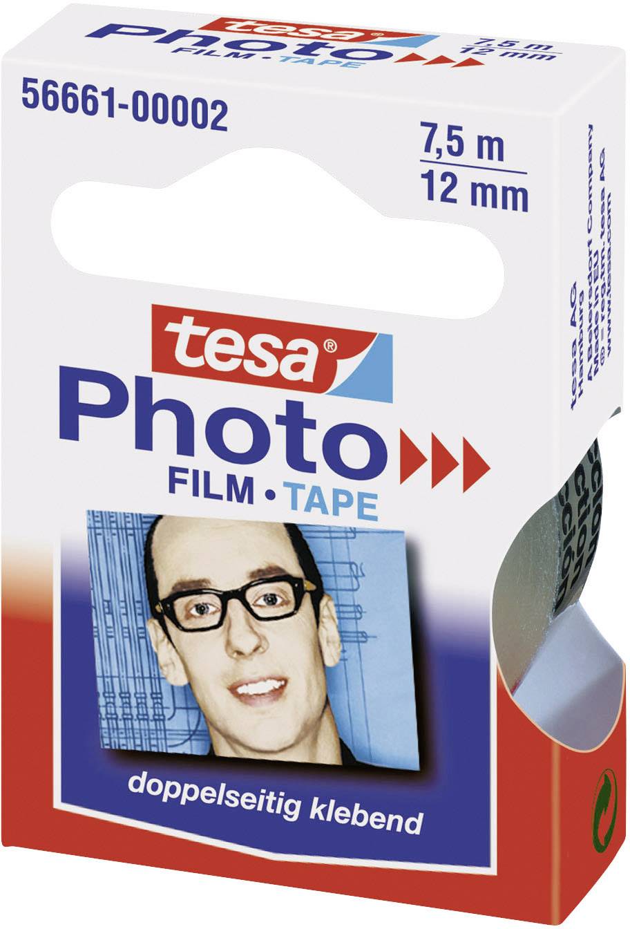 Un emballage pour film tesa Photo, adhésif double face, avec la photo d'un homme sur un fond bleu. Dimensions : 7,5 m x 12 mm.