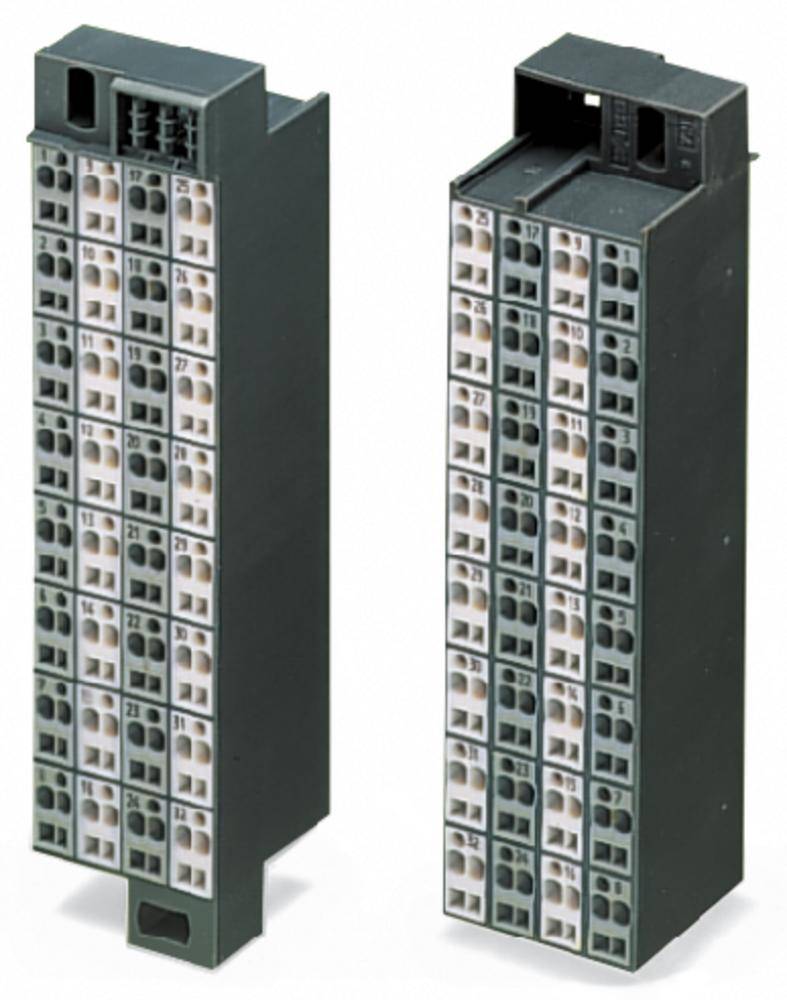 Deux modules électroniques noirs avec de nombreuses connexions, orientés verticalement, sur un fond blanc.