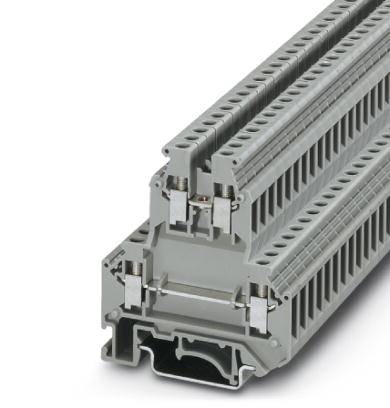 Barrette de connexion modulaire grise à plusieurs niveaux avec bornes à vis, utilisée pour le câblage électrique dans les armoires de commande.