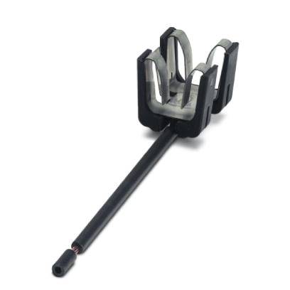 Un rouleau en mousse noir avec une longue poignée et plusieurs encoches en forme de U pour masser les muscles tendus.