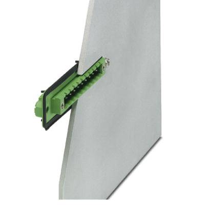 Un module de connexion électrique vert est monté sur un panneau métallique gris, présenté verticalement.