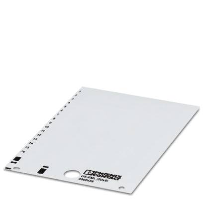 Plaque rectangulaire blanche en plastique avec le texte imprimé 'U 418 S E6 DM/2 F5'. La plaque présente une rangée de petits trous sur un bord.