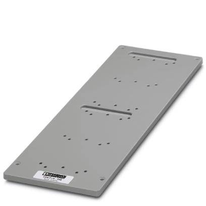 Plaque de montage grise avec plusieurs perçages pour la fixation flexible de composants électriques.