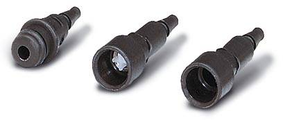 Trois buses noires en plastique pour systèmes d'irrigation, présentées sous différents angles sur un fond blanc.