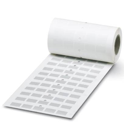 Un rouleau d'étiquettes blanches rectangulaires déroulé sur un morceau de papier, adapté pour étiqueter ou marquer.