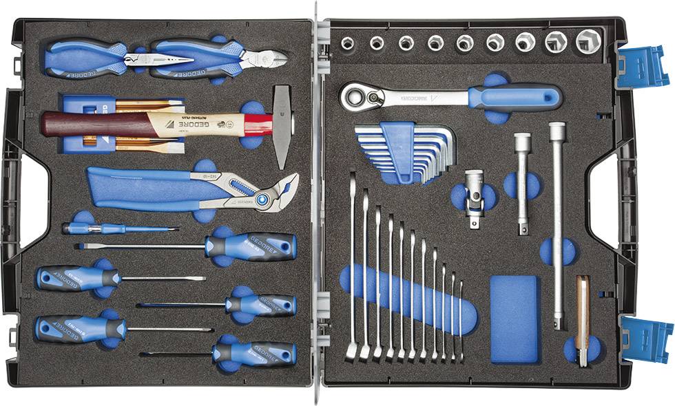 Boîte à outils ouverte, de nombreux outils manuels tels que des clés, des pinces et des tournevis disposés de manière organisée.