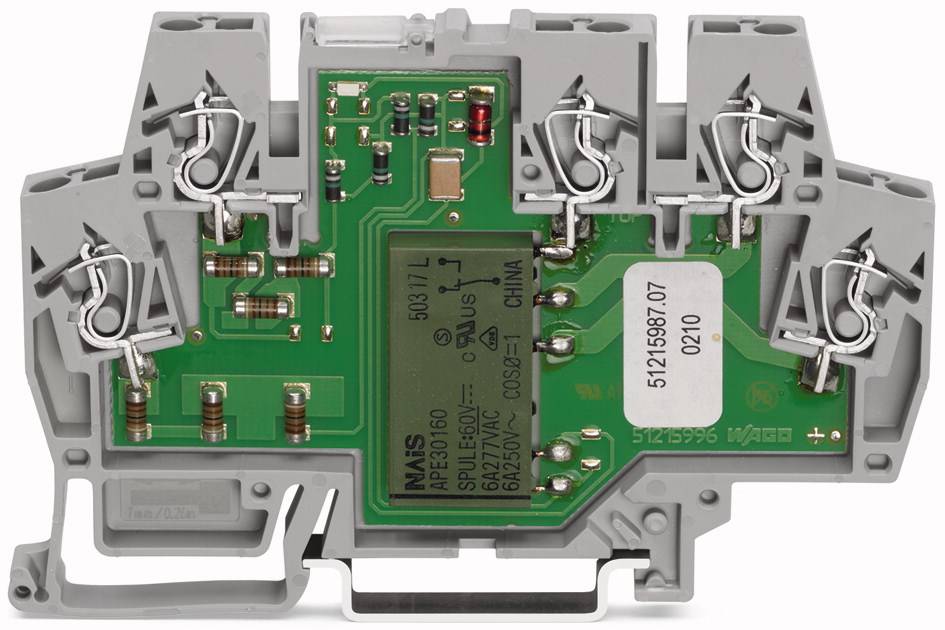 Bloc de connexion électrique gris avec carte de circuit imprimé verte et bornes à vis, adapté aux applications industrielles et au câblage.