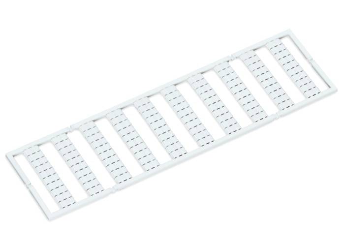 Une grille blanche rectangulaire en plastique avec des fentes parallèles, probablement utilisée comme couvercle de drainage ou grille de ventilation.