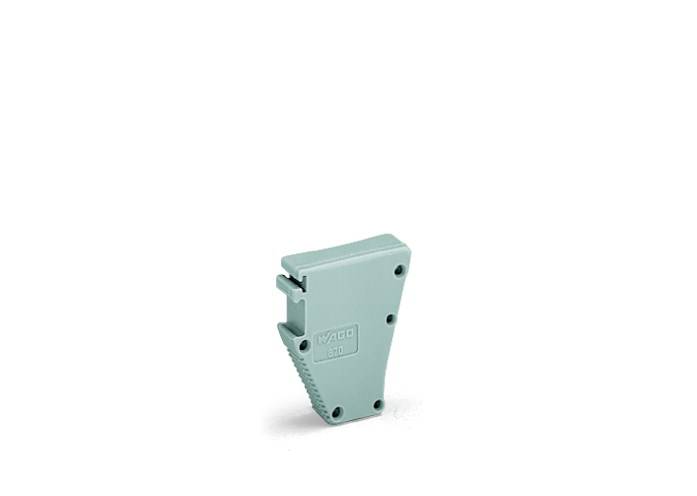 Un embout de borne de connexion en plastique gris, représenté sur le côté sur une surface blanche.