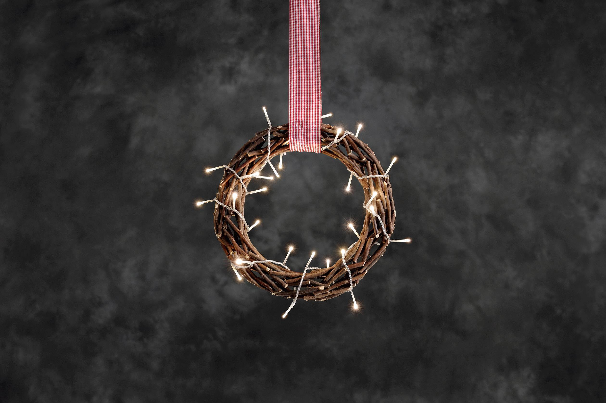 Konstsmide 6218-100 Couronne de porte avec éclairage couronne blanc chaud LED marron