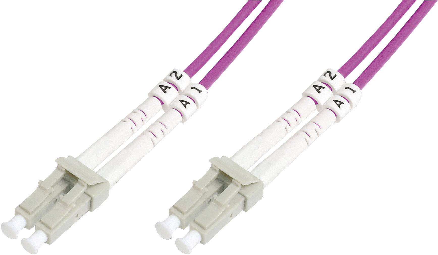 Deux câbles à fibre optique roses avec des connecteurs gris, étiquetés respectivement avec les numéros 2 et 4.