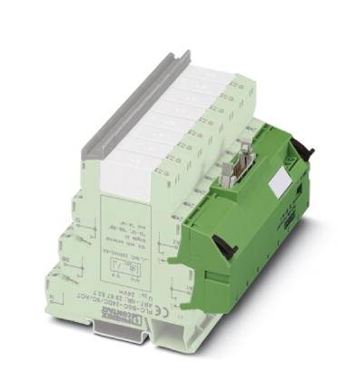 Un composant électronique vert sur un rail de support, probablement un module de relais, avec plusieurs bornes de connexion et des étiquettes.