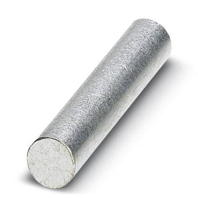 Une tige métallique cylindrique repose en biais sur une surface blanche. Elle présente une texture brillante et argentée.