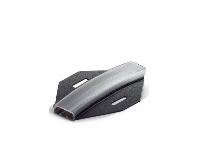 Rail métallique sur plaque de montage noire avec des découpes ovales, adapté pour supports ou fixations.